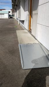 裏口に設置したスロープ