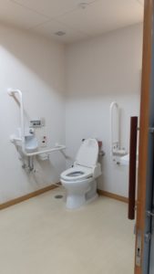 あゆみの里の車椅子用トイレ内