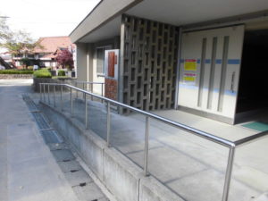 体育館外スロープ
