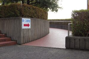 益田運動公園の正面出入口