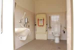 益田運動公園の車椅子用トイレ内