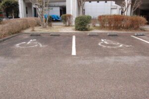 島根県立益田養護学校の車椅子使用者用駐車場