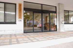 島根県立益田養護学校の正面出入口